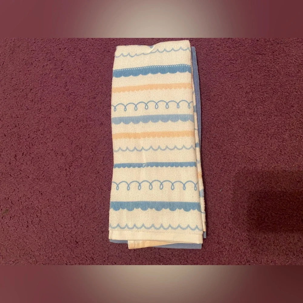 NWT 2 of 2 pack hand towels